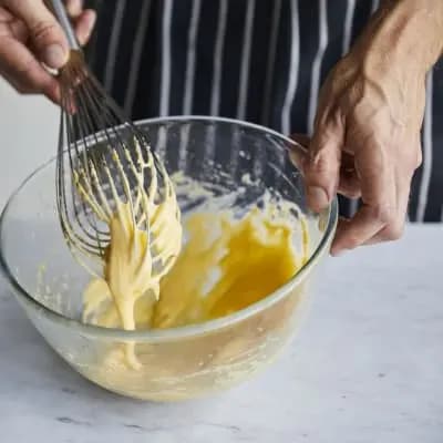 Whisking hollandaise sauce